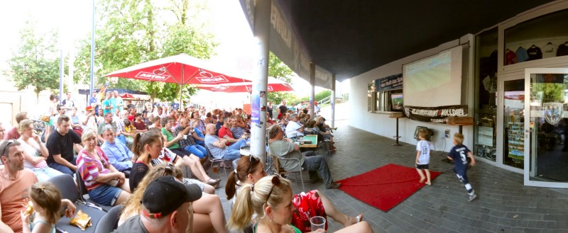 Public Viewing im Karli: Gute Laune!