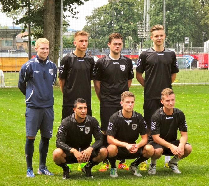 Paar neue Gesichter: o.v.l.: Schulze-Buschhoff (A-Jugend), Traeder, Flügel, Petrik; u.v.l.: Cepni, Hellwig, Hecko