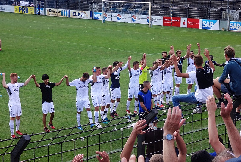 Jubel beim 4:0 Heimerfolg über Budissa Bautzen