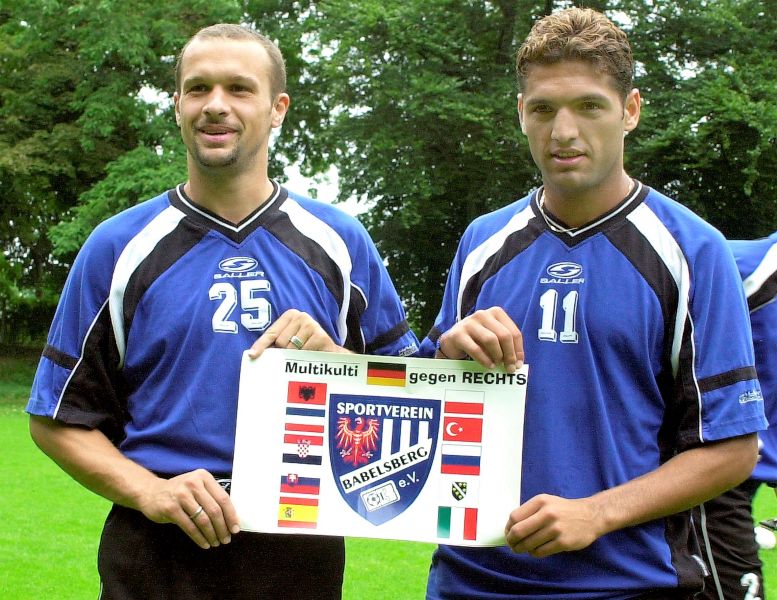 Almedin Civa und Cem Efe (r.) beim öffentlichen Training zum Saisonauftakt 2001/02