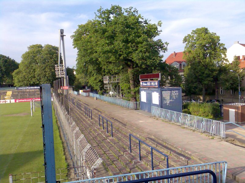 Die Obus Seite vor dem Neubau der Stehplatz Tribüne